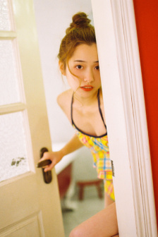 女巨人踩踏